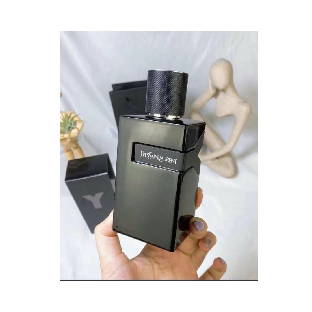 Yve Saint Laurent